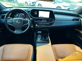 Lexus ES-300h 2023